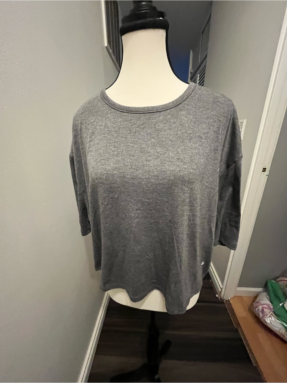 Boxy Crewneck Short-Sleeve Tee in Gray